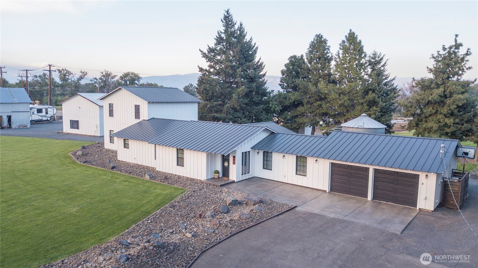 Property Photo:  110  Brown Road  WA 98926 