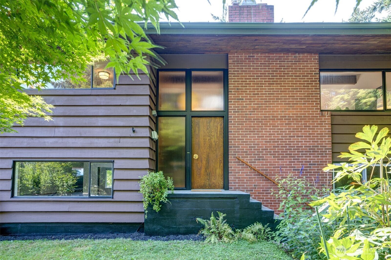 Property Photo: 20625 4th Avenue SW WA 98166