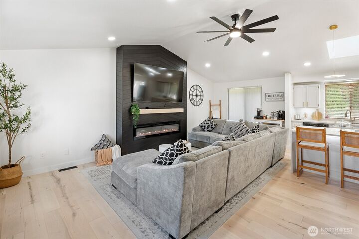 Property Photo: 721 Kriewald Court WA 98801