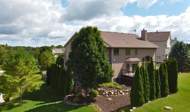 Property Photo:  585 Overlook Pass  WI 53021-9648 