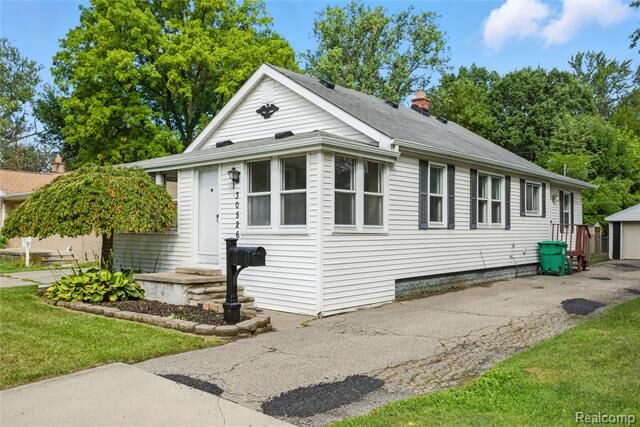 Property Photo: 30526 Dawson Street MI 48135