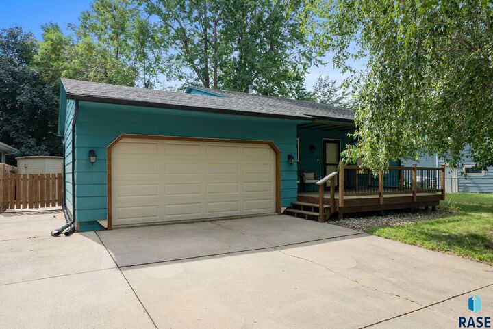 Property Photo: 4509 E Belmont St SD 57103