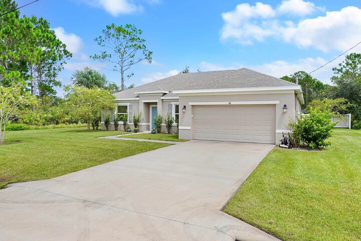 Property Photo: 41 Seathorn Path FL 32164