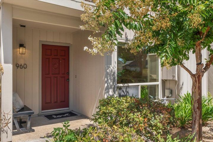 Property Photo: 960 Lakeshire Court CA 95126