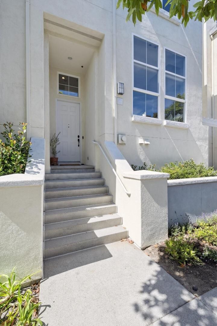 Property Photo:  206 Village Lane  CA 94404 