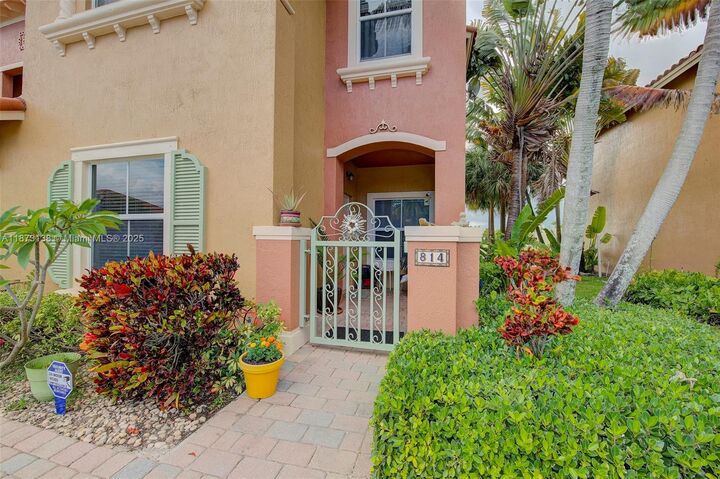 Property Photo:  814 SW 143rd Ter 208  FL 33027 