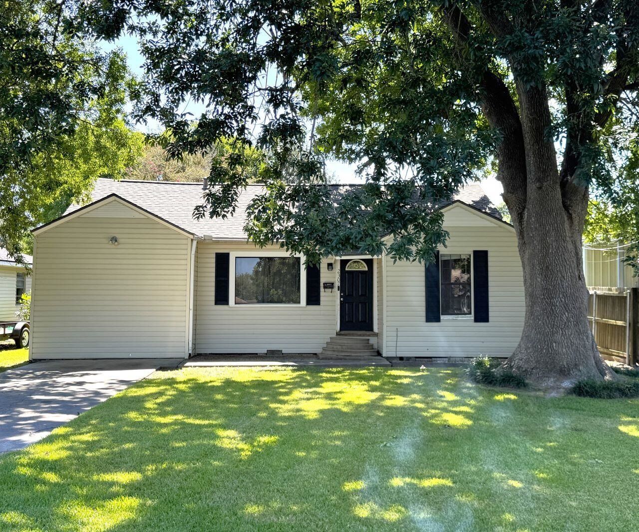 Property Photo:  2307 Ave E  TX 77627 