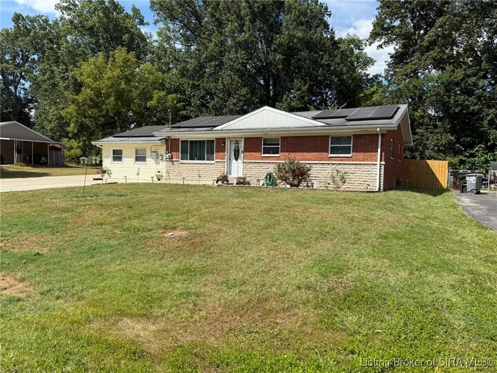 Property Photo: 823 Elmwood Avenue IN 47150
