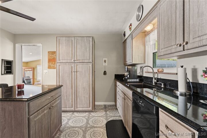 Property Photo: 823 Elmwood Avenue IN 47150