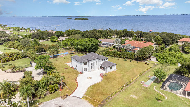 Property Photo: 5180 Calmes Way FL 32952