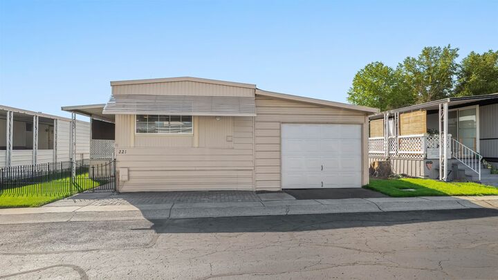 Property Photo:  1209 E Lyons Ave 221  WA 99208 