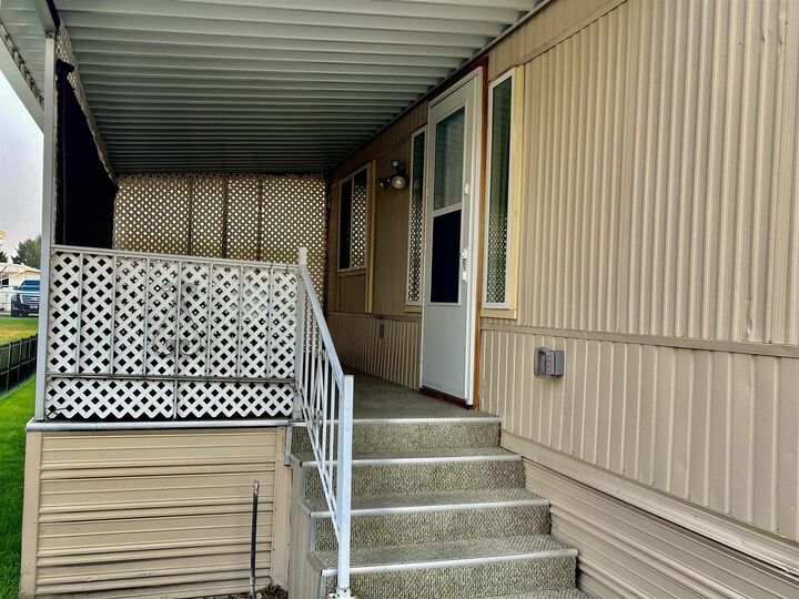Property Photo: 1209 E Lyons Ave 221 WA 99208