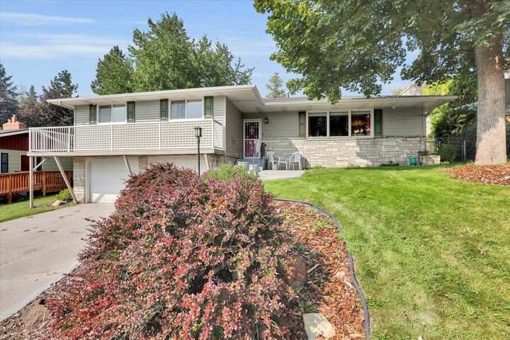 Property Photo: 2312 W Woodside Ave WA 99208