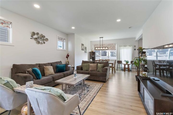 Property Photo:  148 Barrett Street  SK S7W 0Z7 