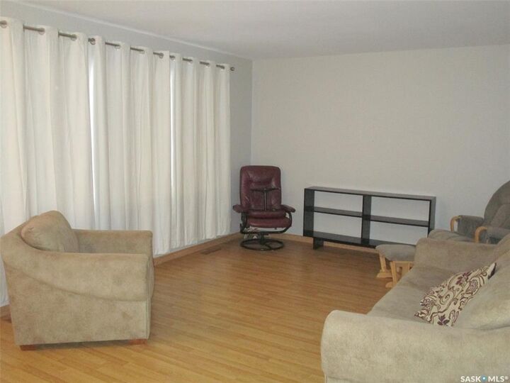Property Photo:  504 4th Avenue E  SK S0H 0B0 