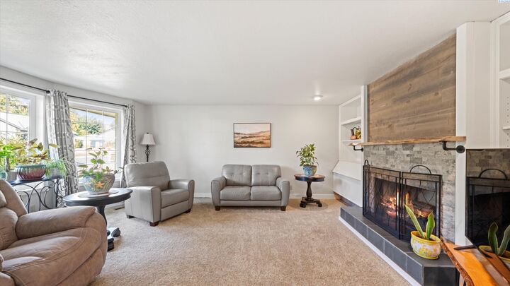 Property Photo:  4212 Meadowsweet St  WA 99301 