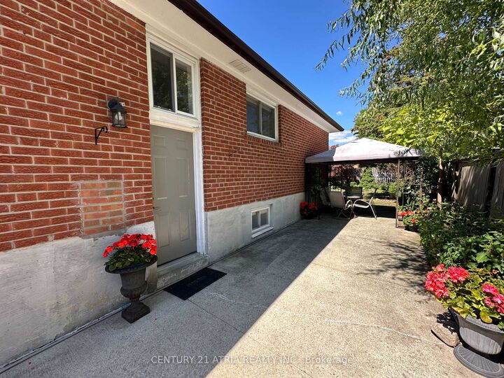 Property Photo:  18 Reiber Crescent  ON M2H 1C4 