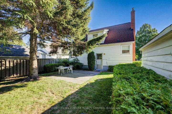 Property Photo: 18 Jubilee Drive ON L2M 4P8
