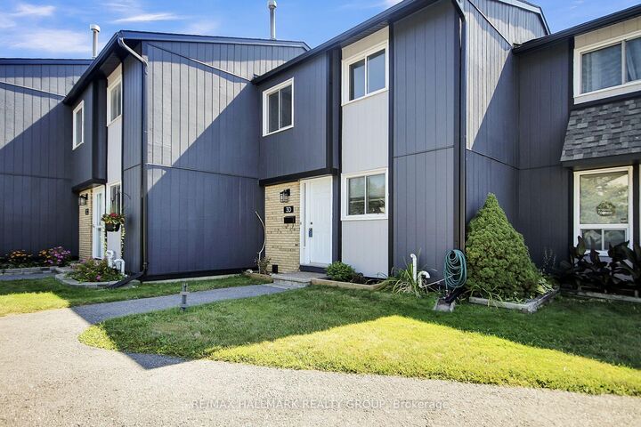 Photo de la propriété: 3 Spring Grove Lane D ON K2J 2C5