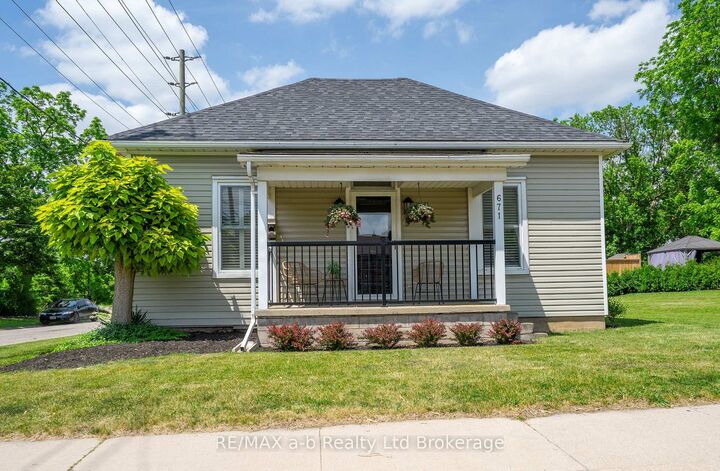 Property Photo:  671 Henry Street  ON N4S 1Y2