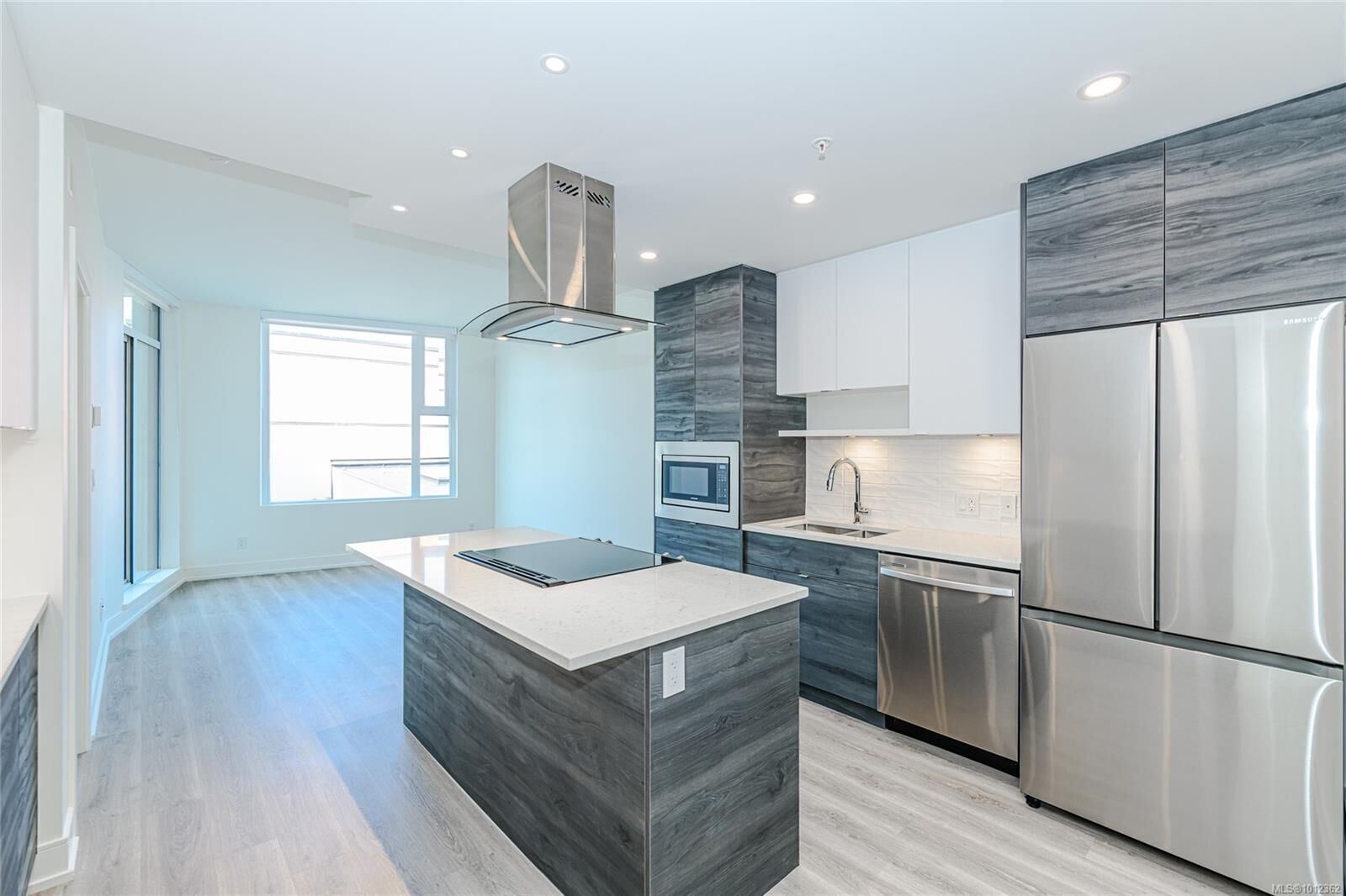 Property Photo: 1628 Store St 715 BC V8W 0H1