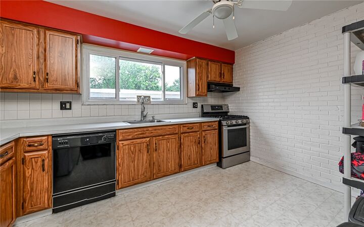 Property Photo: 3171 Cheltenham Court PA 15044