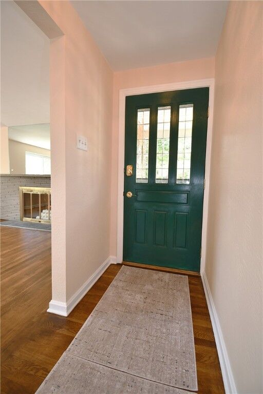 Property Photo: 4372 E Brightview Ave PA 15227