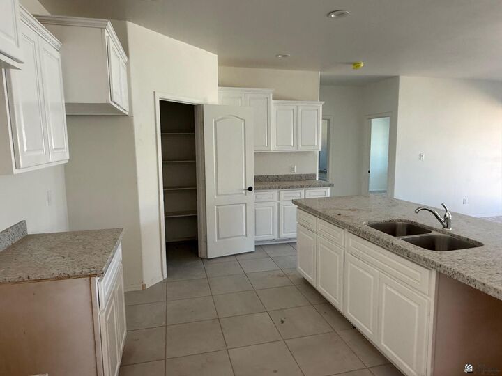 Property Photo: 7368 E 44 Ln AZ 85365