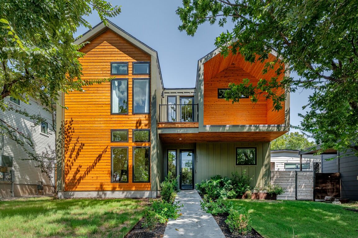 Property Photo:  1405 Singleton Avenue  TX 78702 