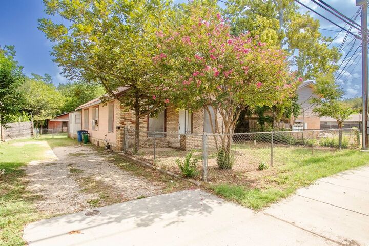 Property Photo: 1218 E 52nd Street TX 78723