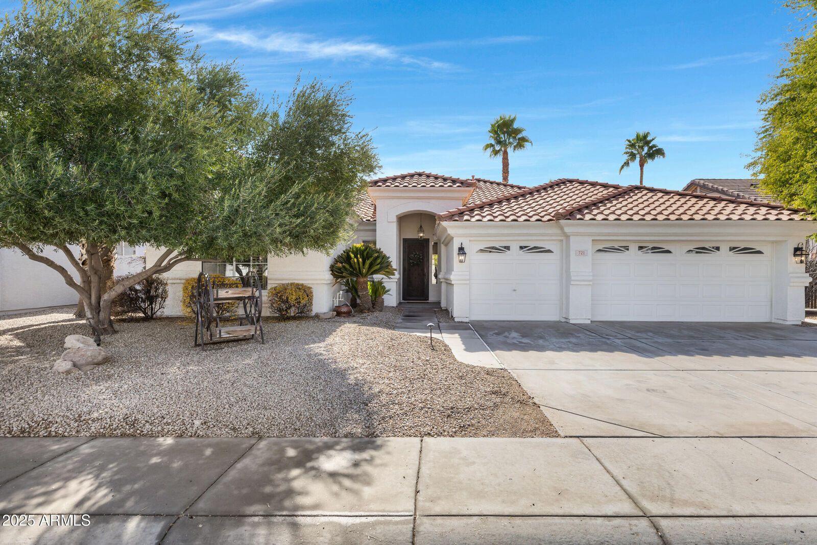 Property Photo: 721 W Cherrywood Drive AZ 85248