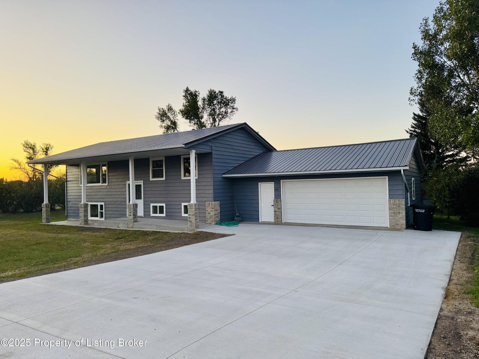 Property Photo: 688 Dakota Drive ND 58621