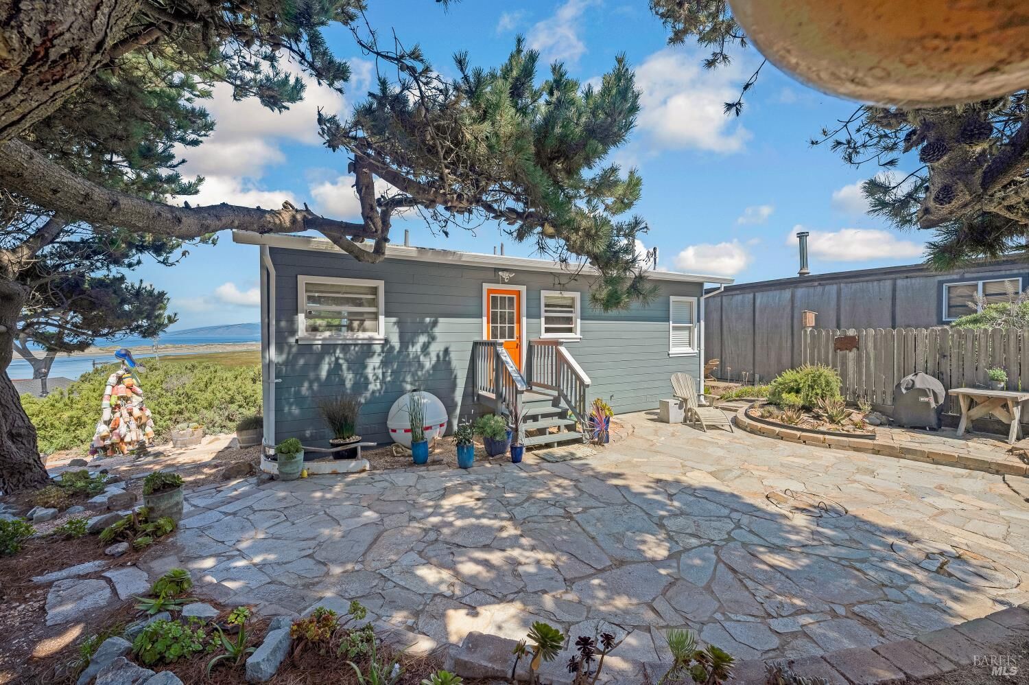 Property Photo:  250 Churchill St Ext  CA 94923 
