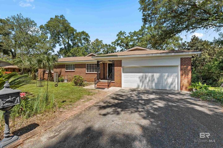 Property Photo:  2950 Riverside Drive  AL 36605 