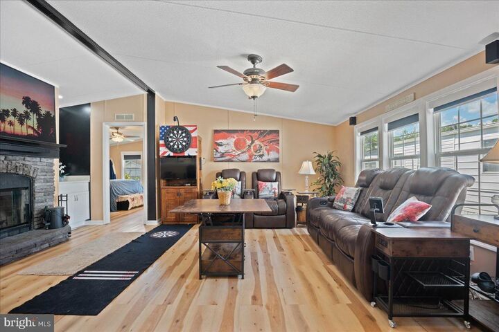 Property Photo: 307 Seven Oaks Lane MD 20711