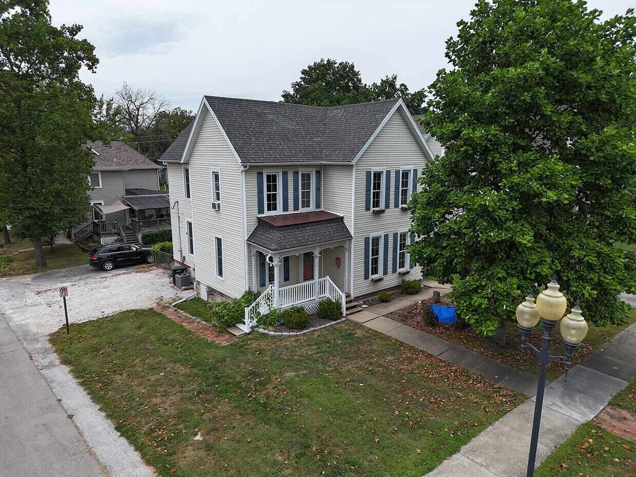 Property Photo:  801 Court St  MO 65251 