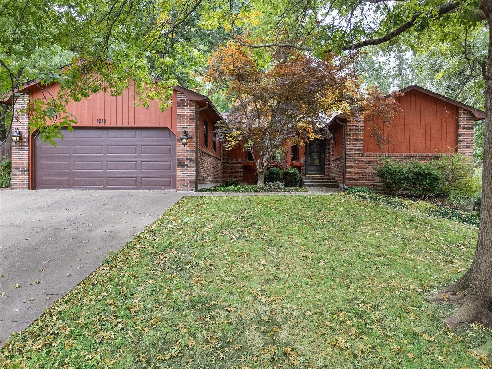 Property Photo:  1912 Lovejoy Ln  MO 65202 