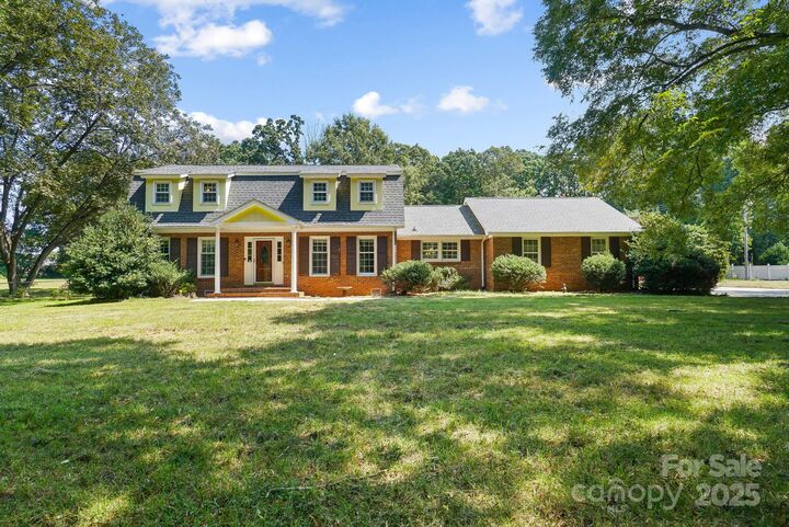 Property Photo:  9551 Hitchgate Drive  NC 28227 