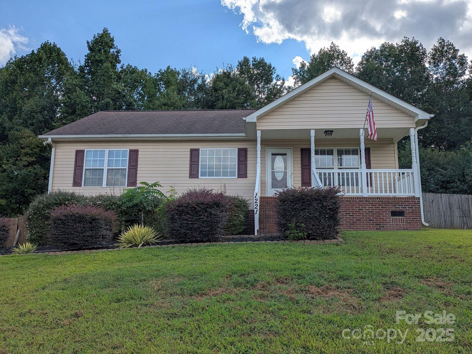 Property Photo: 1221 Woodpecker Drive SC 29710