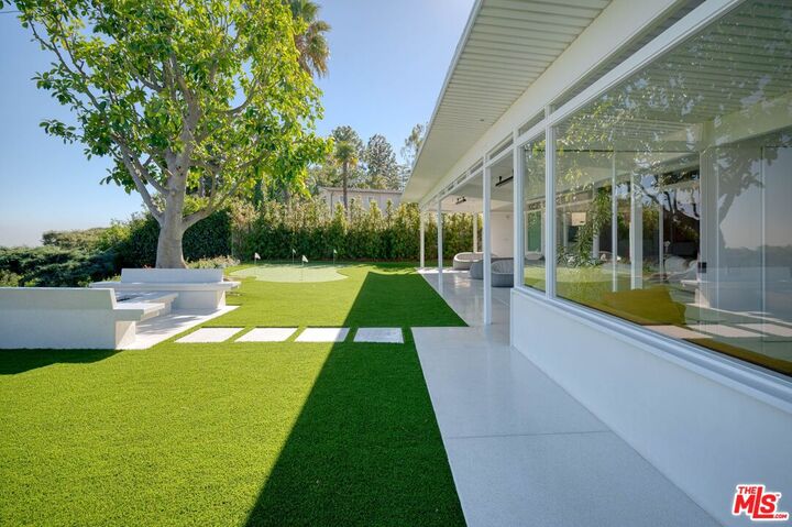 Property Photo:  2262 Stradella Rd  CA 90077 