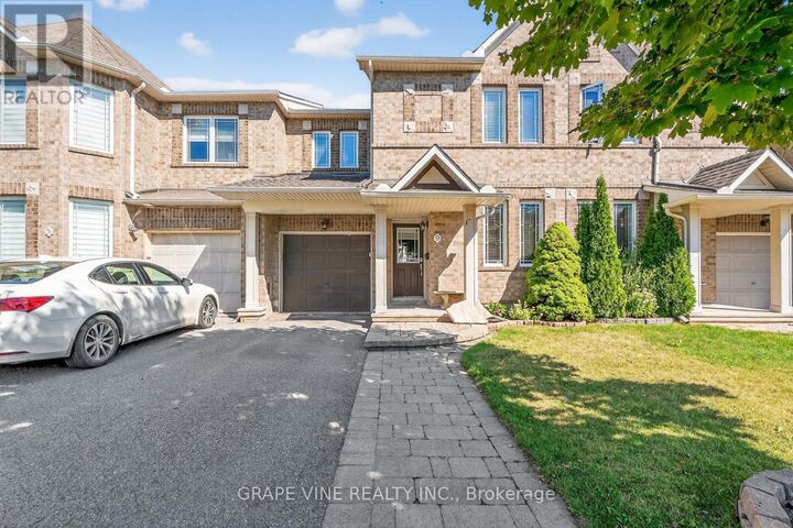 9 Stoneleigh Street  Ottawa ON K2G 7A2 photo
