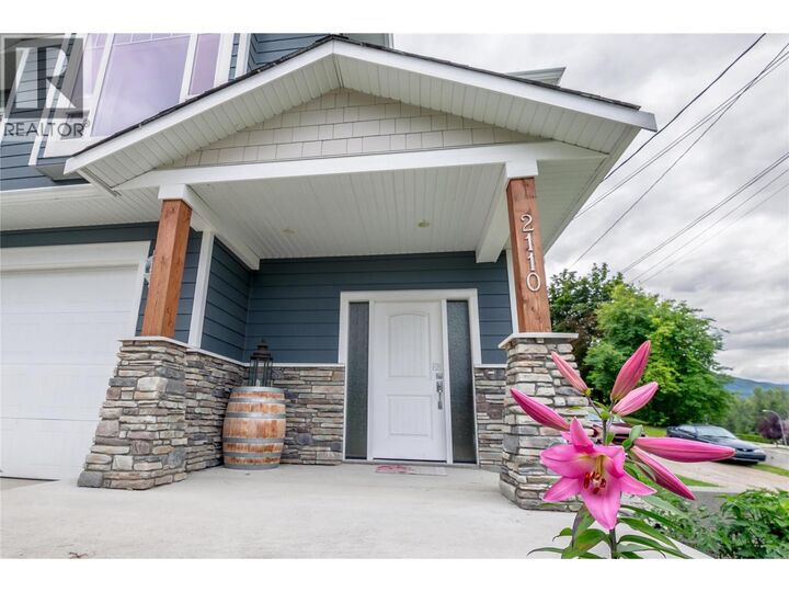 Property Photo: 2110 6 Avenue Northeast BC V1E 2K8