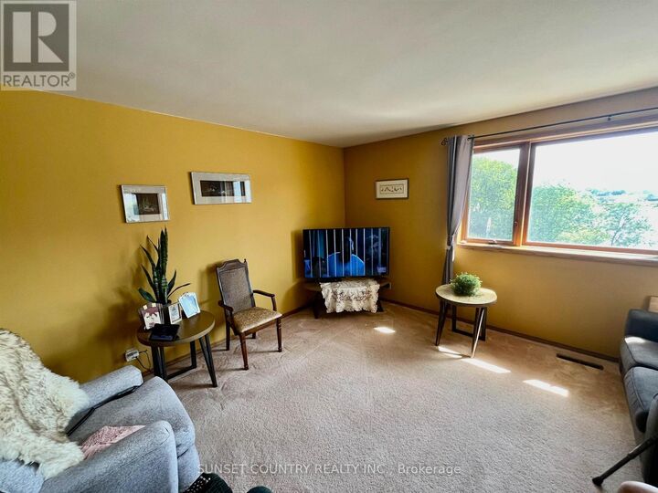 Property Photo: 3 King Street ON P8N 1B2