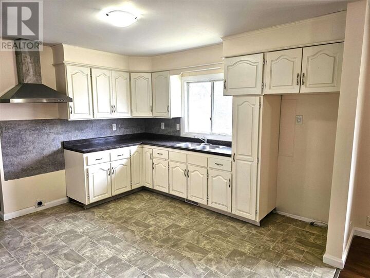 Photo de la propriété: 51 Pardee Ave ON P6B 1V9