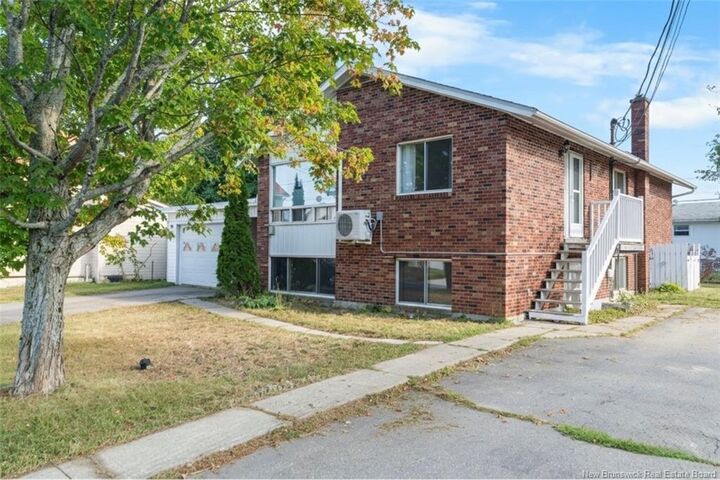 883 Rue Landry  Bathurst NB E2A 2V2 photo