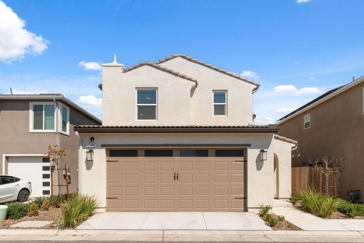 Property Photo:  1109 Royalty Way W  CA 93636 