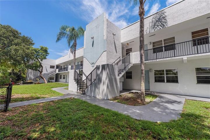 Property Photo: 1925 Madison St 14 FL 33020