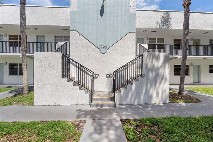 Property Photo: 1925 Madison St 12 FL 33020
