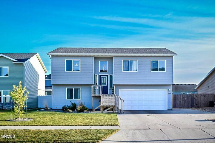 Property Photo:  1401 35th Avenue NW  ND 58703 