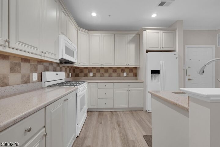 Property Photo:  7 Ridgeview Ln 7  NJ 07856 